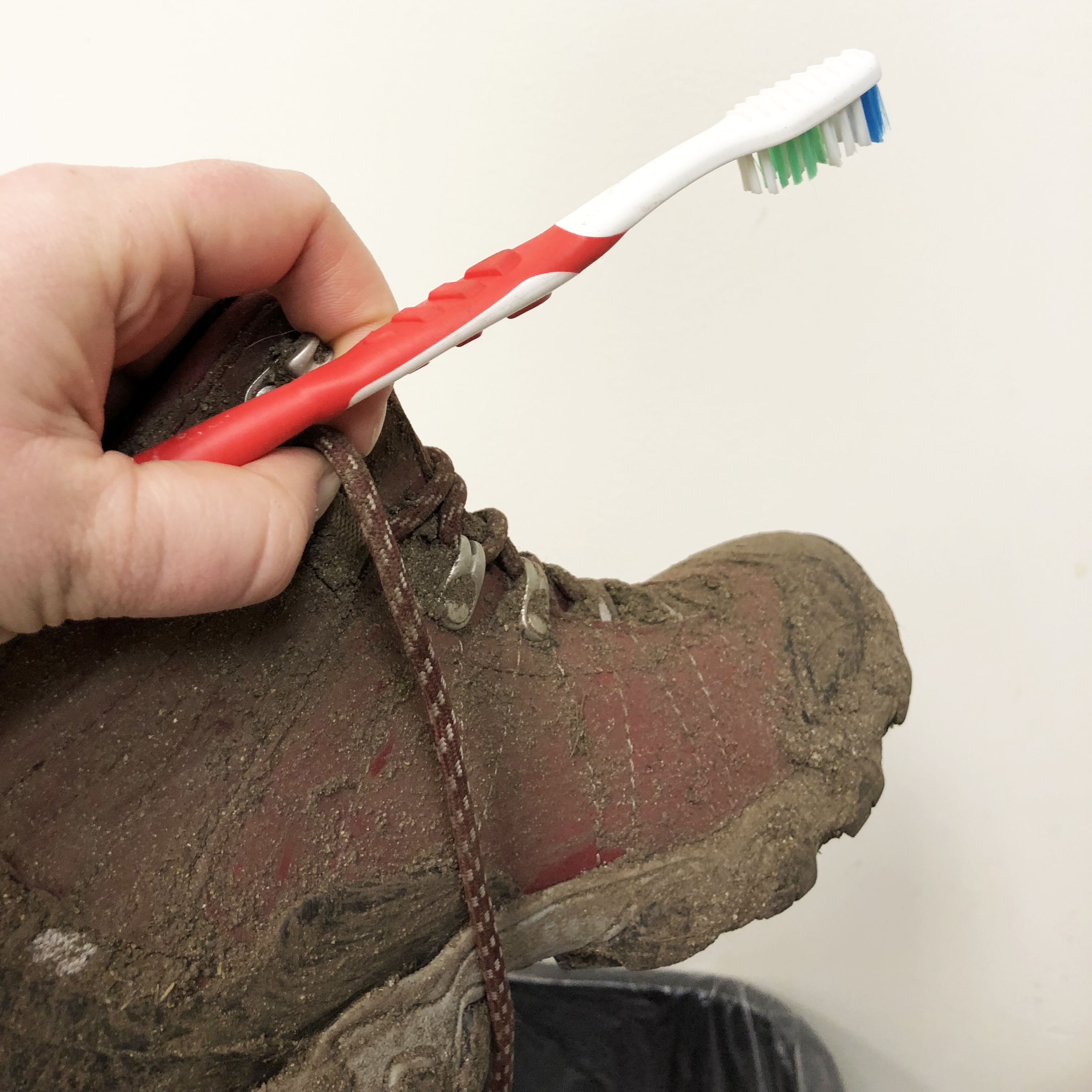how to clean dirty leather boots