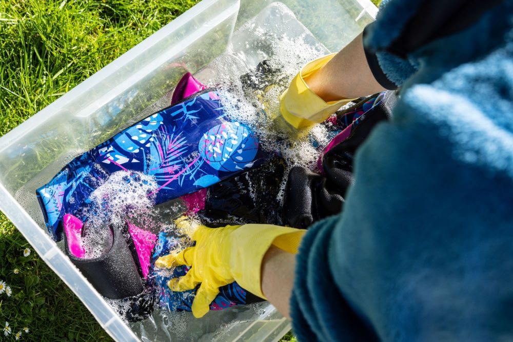 Cleaning and deodorizing with Nikwax Wetsuit Refresh